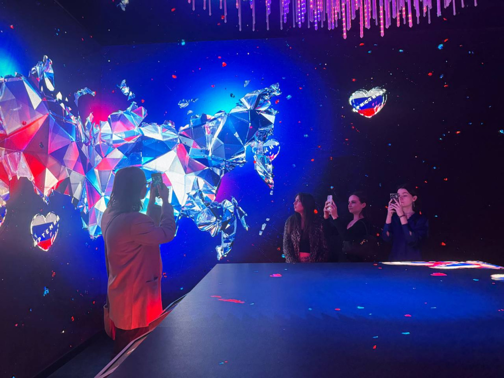 Студенты Президентской академии посетили выставку «Путешествие по России» в Национальном центре «Россия»