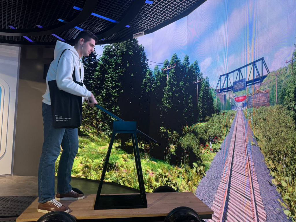 Студенты Президентской академии посетили выставку «Путешествие по России» в Национальном центре «Россия»