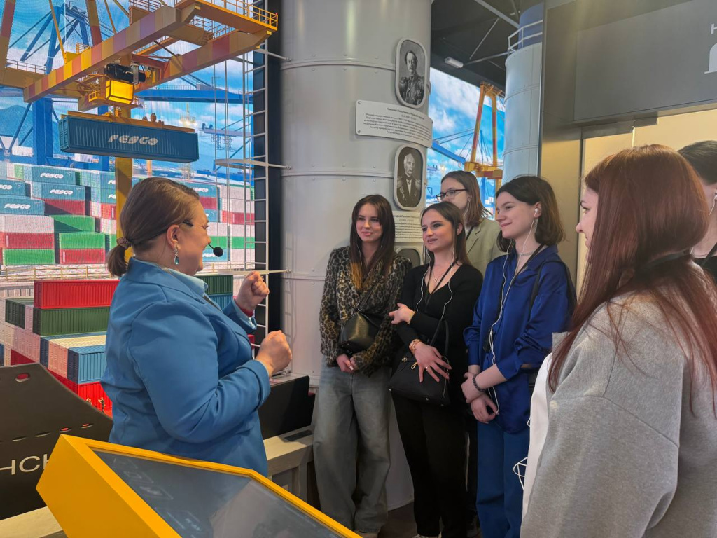 Студенты Президентской академии посетили выставку «Путешествие по России» в Национальном центре «Россия»