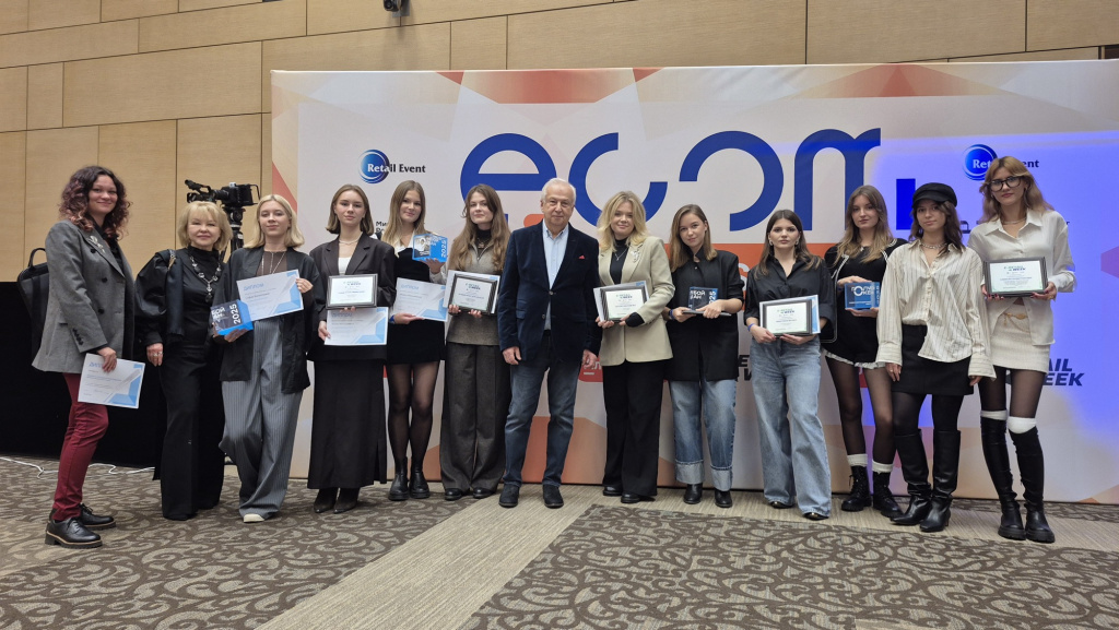 4 20251007_201102 copy.jpg